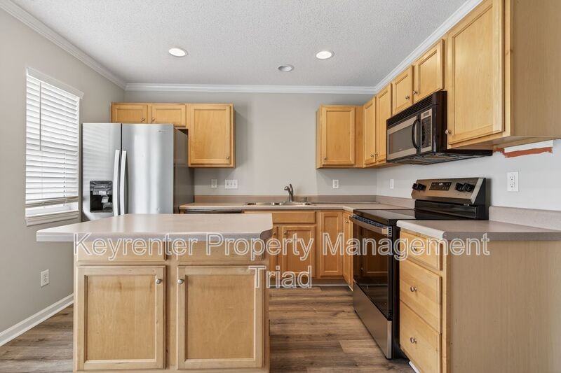 94 Tannenbaum Cir - Photo 3 of 39