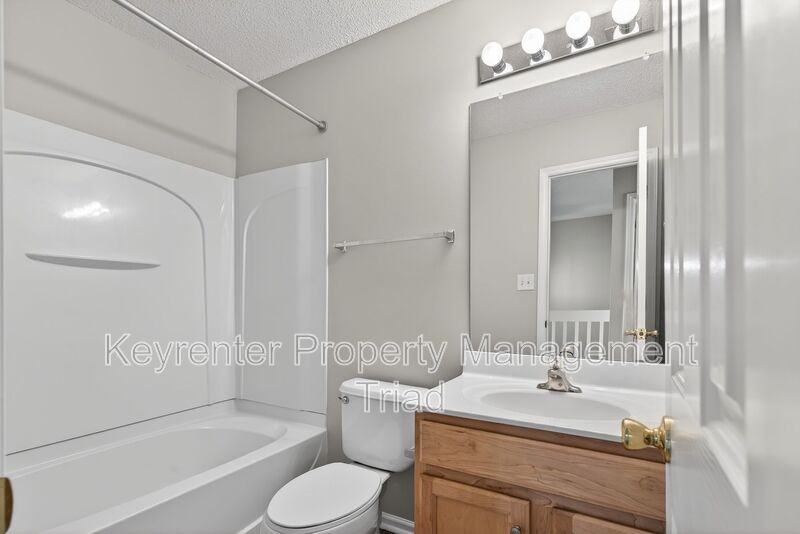 94 Tannenbaum Cir - Photo 5 of 39