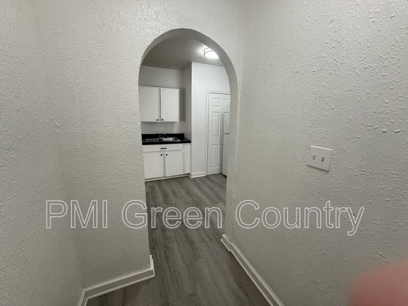 2430 E Pine St - Photo 3 of 11