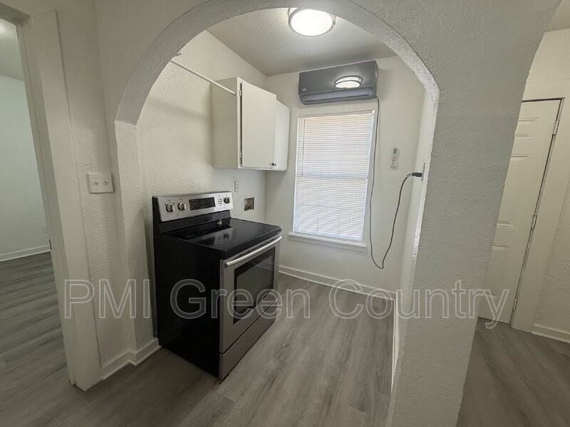 2430 E Pine St - Photo 5 of 11