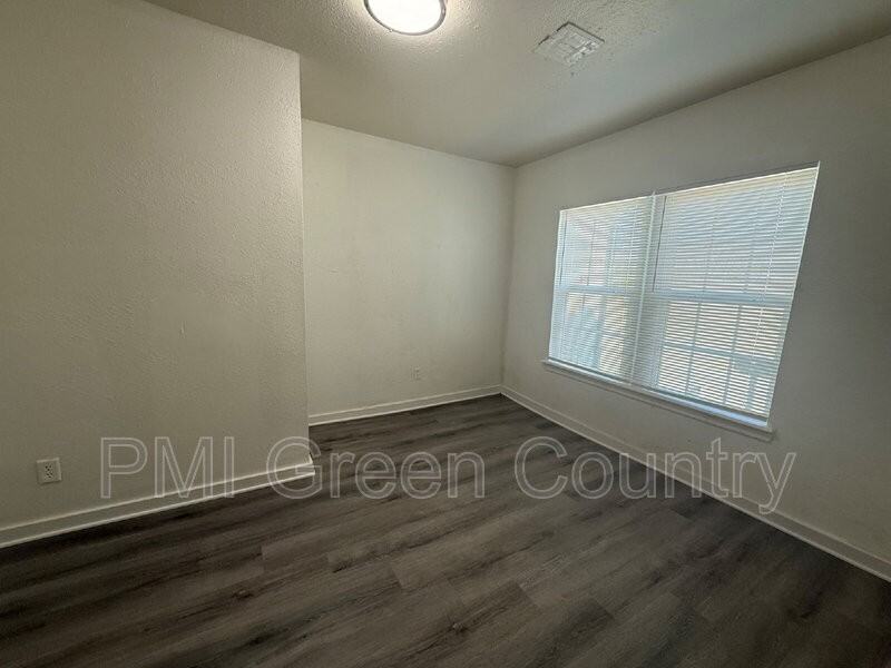 2430 E Pine St - Photo 7 of 11