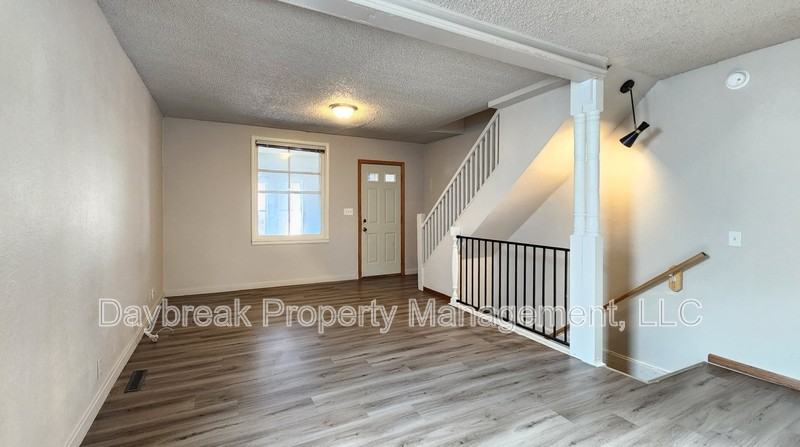 1005 12th St N - Photo 2 of 31