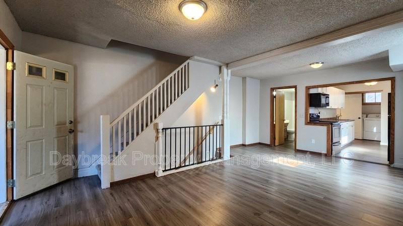 1005 12th St N - Photo 4 of 31