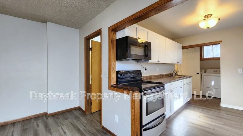 1005 12th St N - Photo 5 of 31