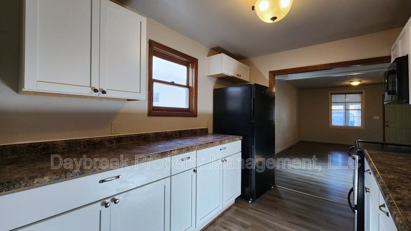 1005 12th St N - Photo 7 of 31