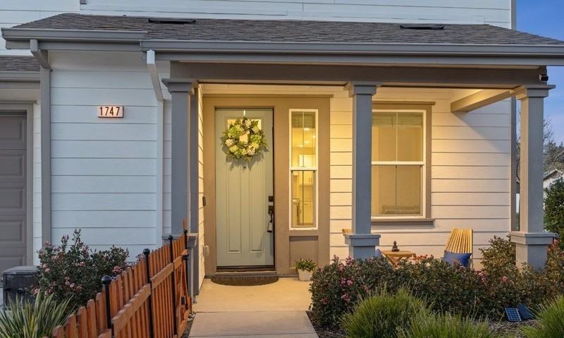 1747 Linden Ln - Photo 3 of 28