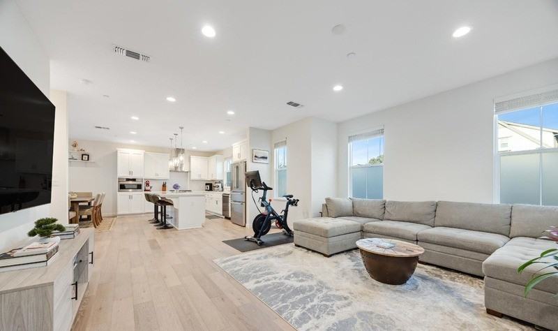 1747 Linden Ln - Photo 4 of 28