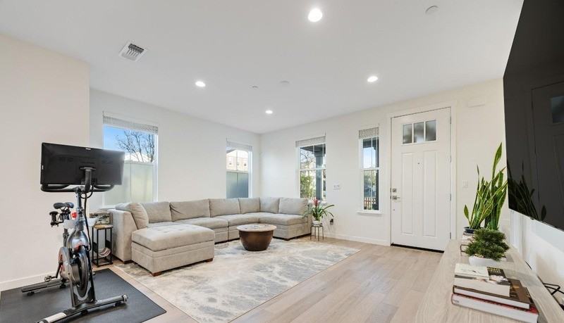 1747 Linden Ln - Photo 5 of 28