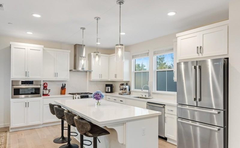 1747 Linden Ln - Photo 7 of 28