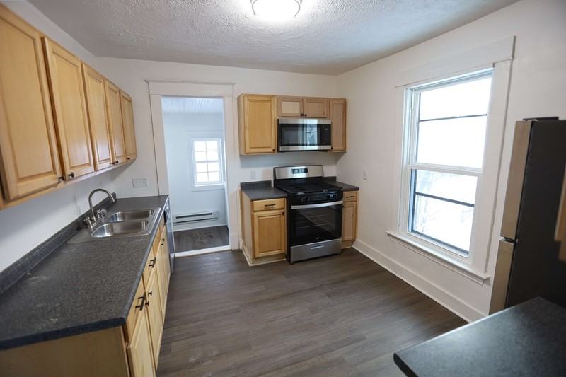 1222 Wealthy St Se - Photo 3 of 10