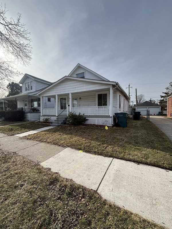 1520 Fort Park Blvd - Photo 2 of 25