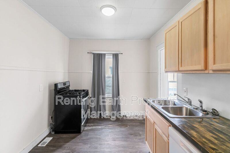 6546 Joseph Ave - Photo 6 of 16