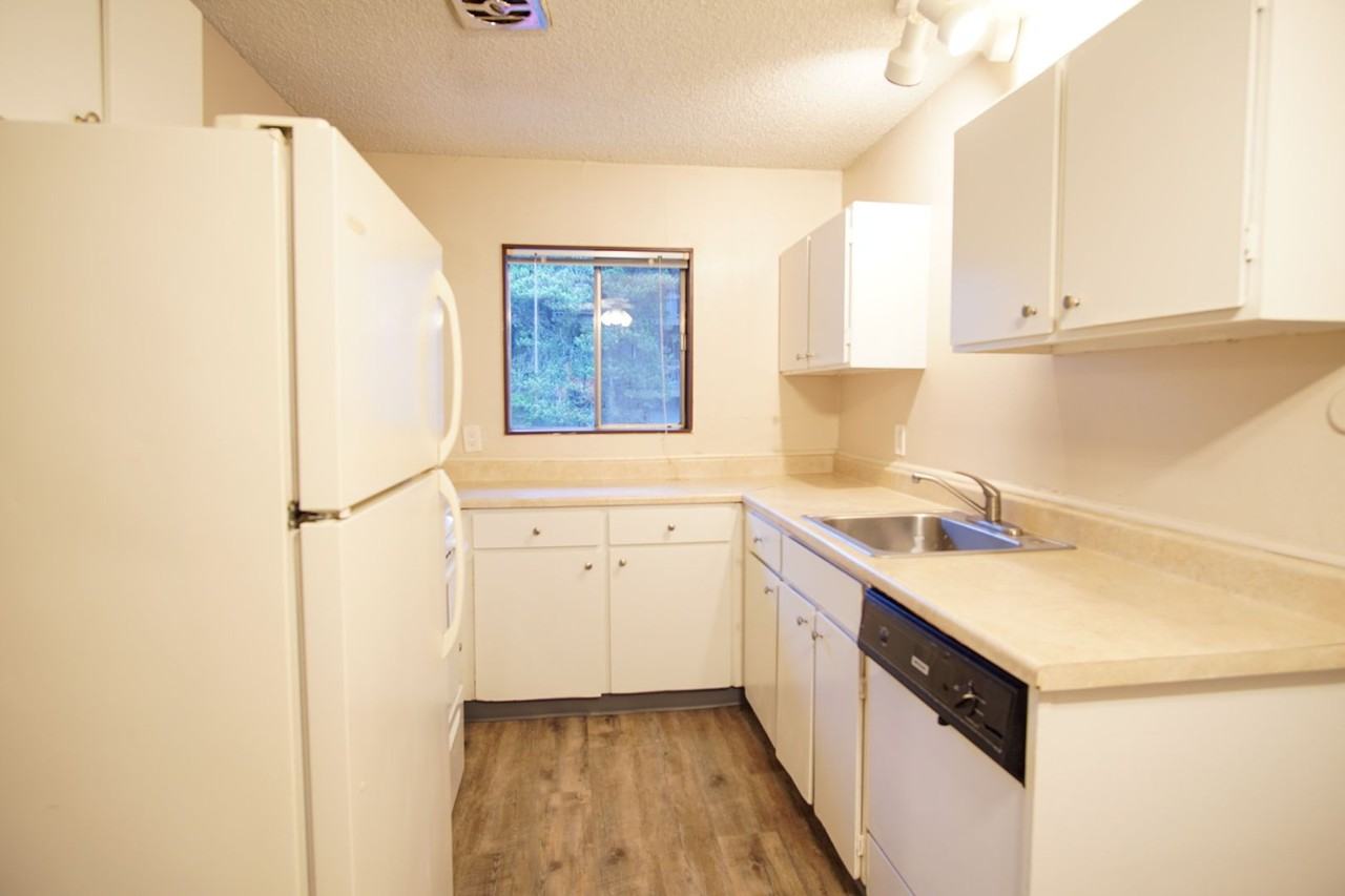 1245 Sw Grover St #301 - Photo 4 of 13