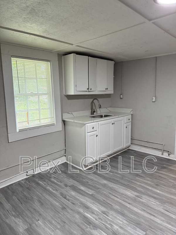 622 Smoot St - Photo 7 of 11