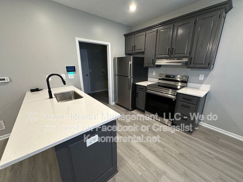 1955 N 80th Ct - Photo 4 of 32