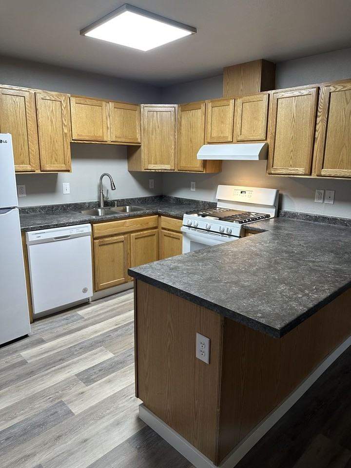 Creekwood 1940 - Photo 3 of 29