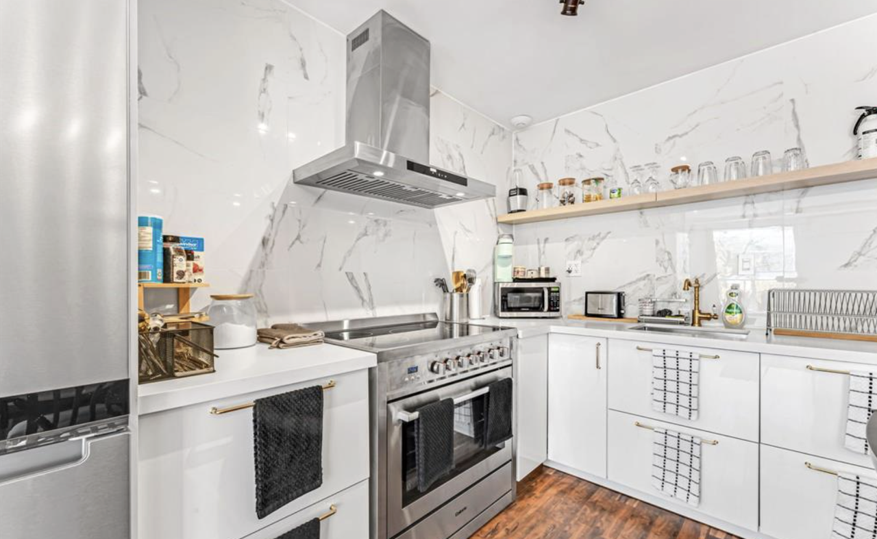 Queen St W & Spadina Ave. - Photo 4 of 17