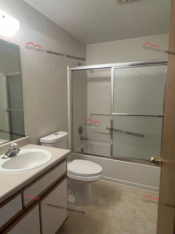 R294 Rivers Edge Apartments - Photo 6 of 9