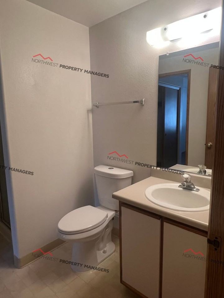 R294 Rivers Edge Apartments - Photo 7 of 9