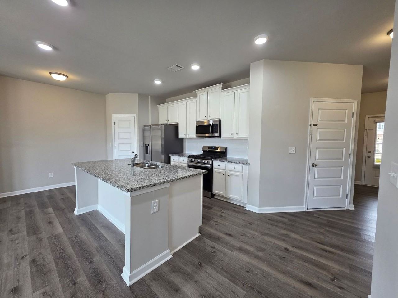 3800 Prospect Point Dr - Photo 2 of 17