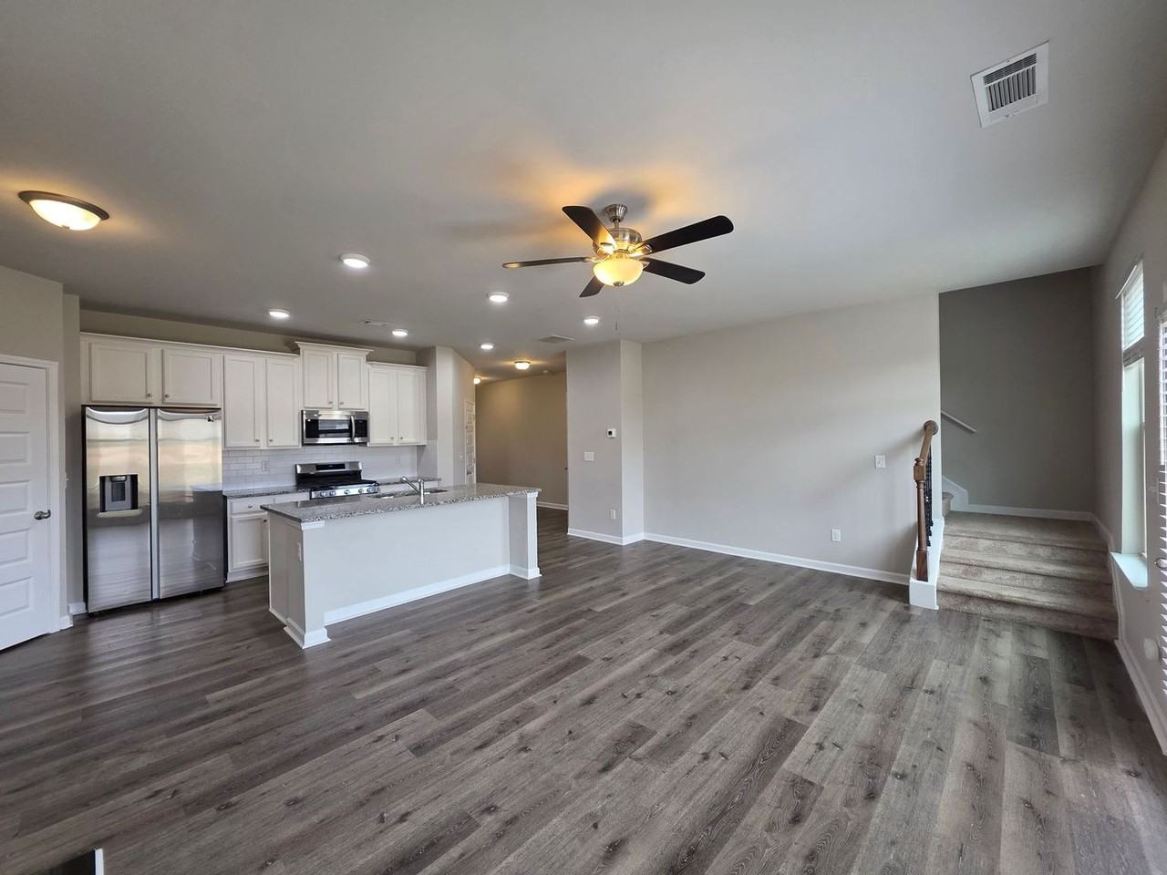 3800 Prospect Point Dr - Photo 3 of 17