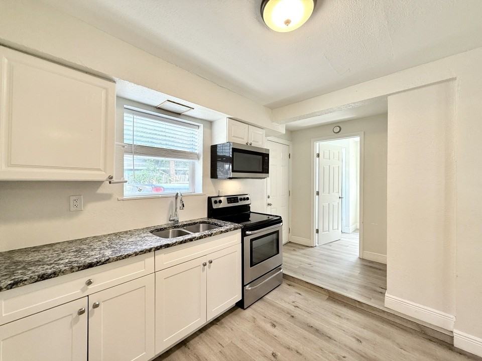 725 21st Avenue South, St Petersburg, 33705 - Photo 2 of 31