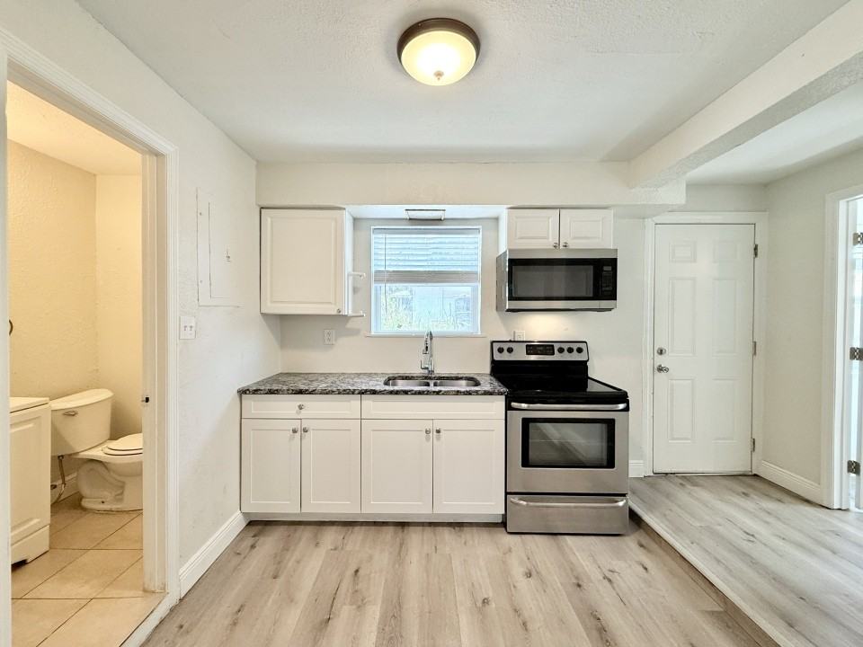 725 21st Avenue South, St Petersburg, 33705 - Photo 4 of 31