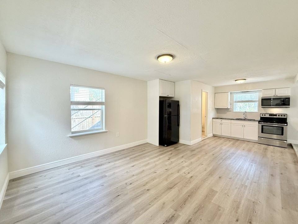 725 21st Avenue South, St Petersburg, 33705 - Photo 5 of 31