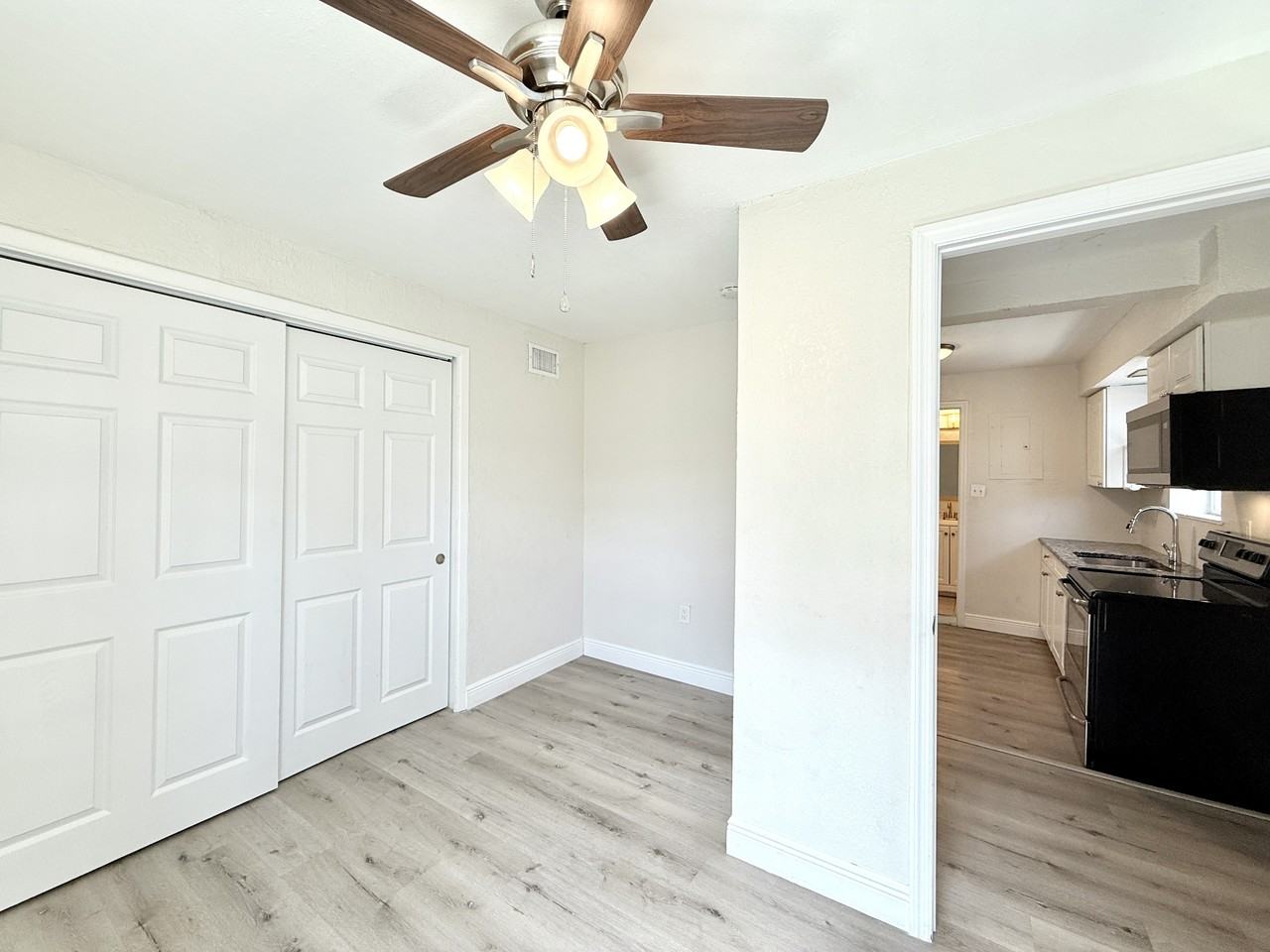 725 21st Avenue South, St Petersburg, 33705 - Photo 6 of 31