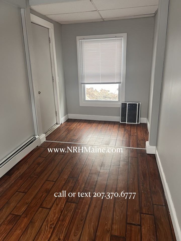 300 Court Street - Photo 4 of 5