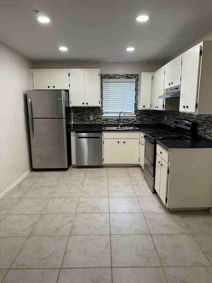 Cumberland Court - Photo 7 of 10