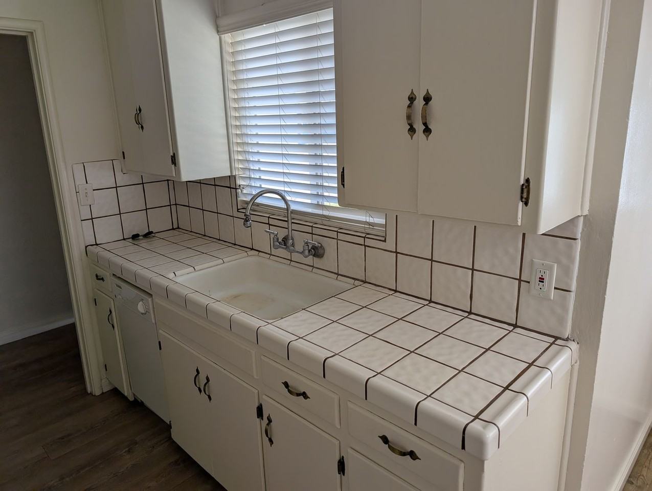 3876 N Pleasant Ave - Photo 3 of 19