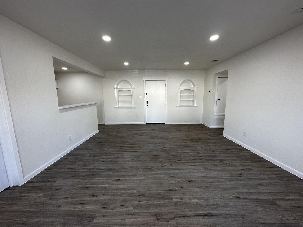 5934 Victor Street - Photo 4 of 19