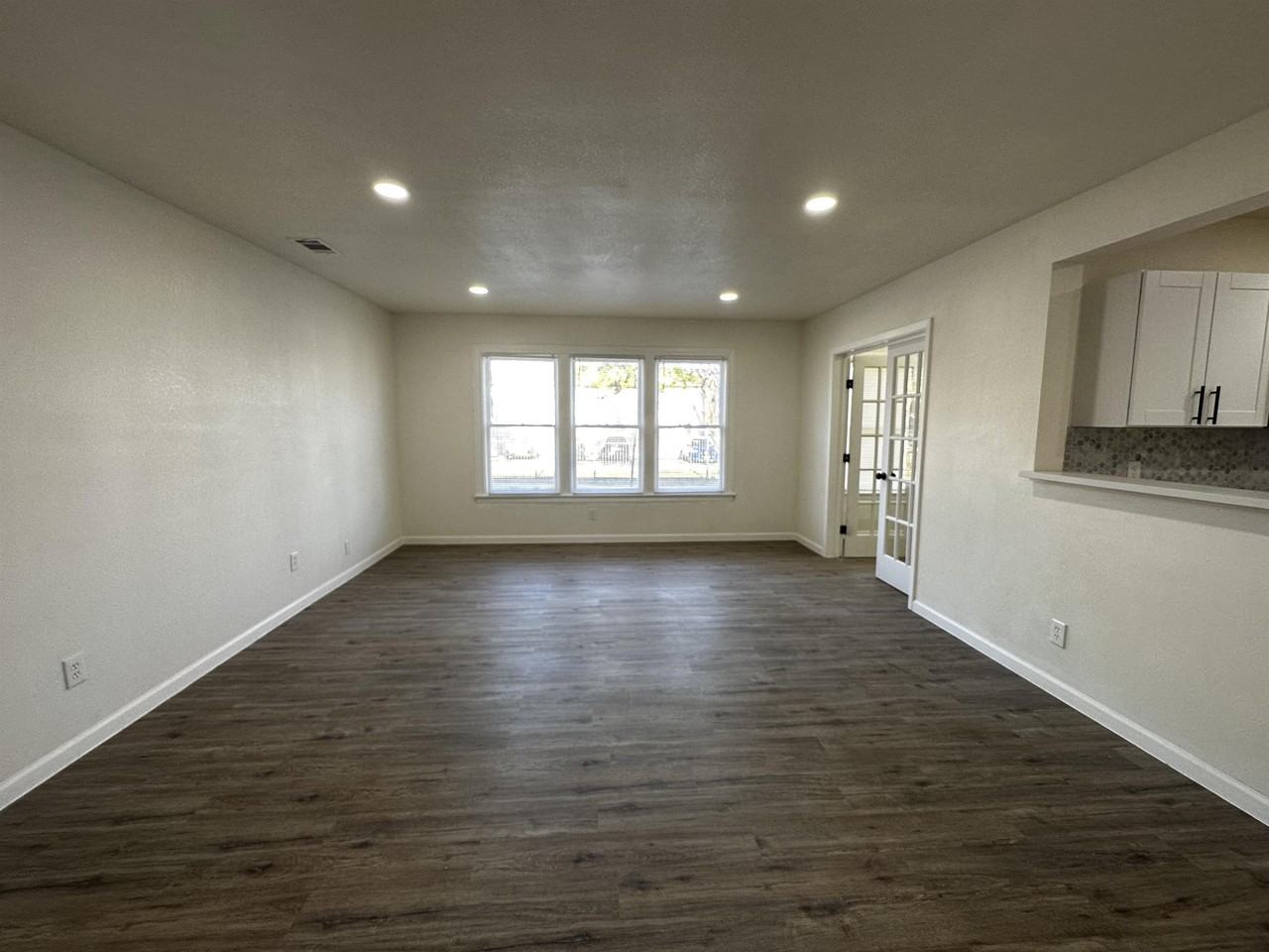 5934 Victor Street - Photo 6 of 19