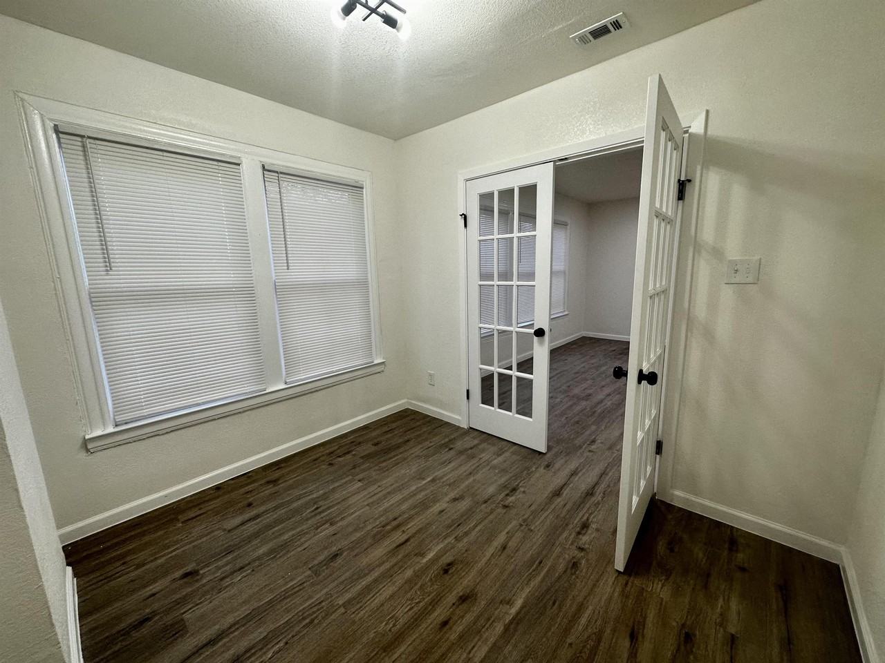 5934 Victor Street - Photo 7 of 19