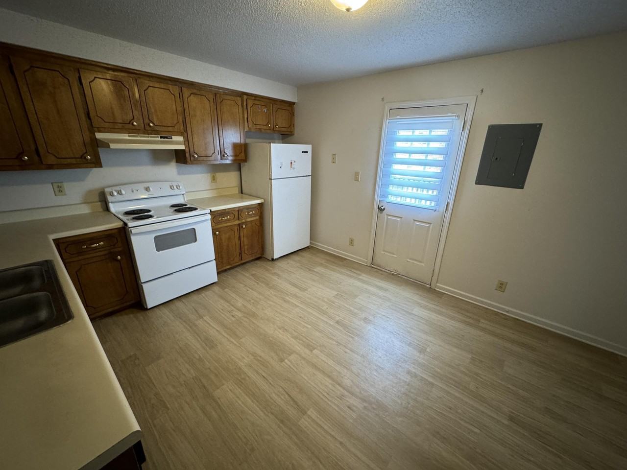 211 Timber Court Drive - Photo 3 of 5