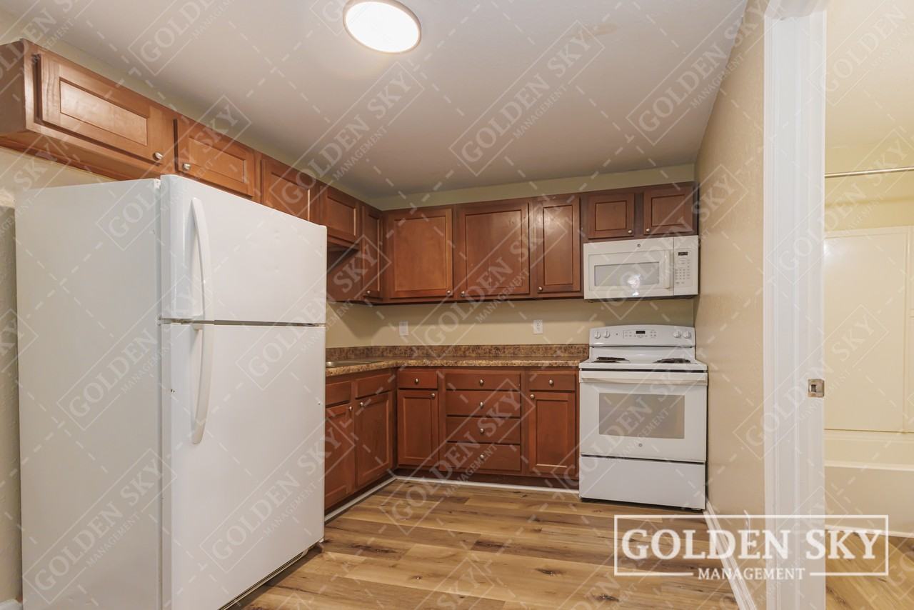 1611 South Gharkey Street - Photo 4 of 10