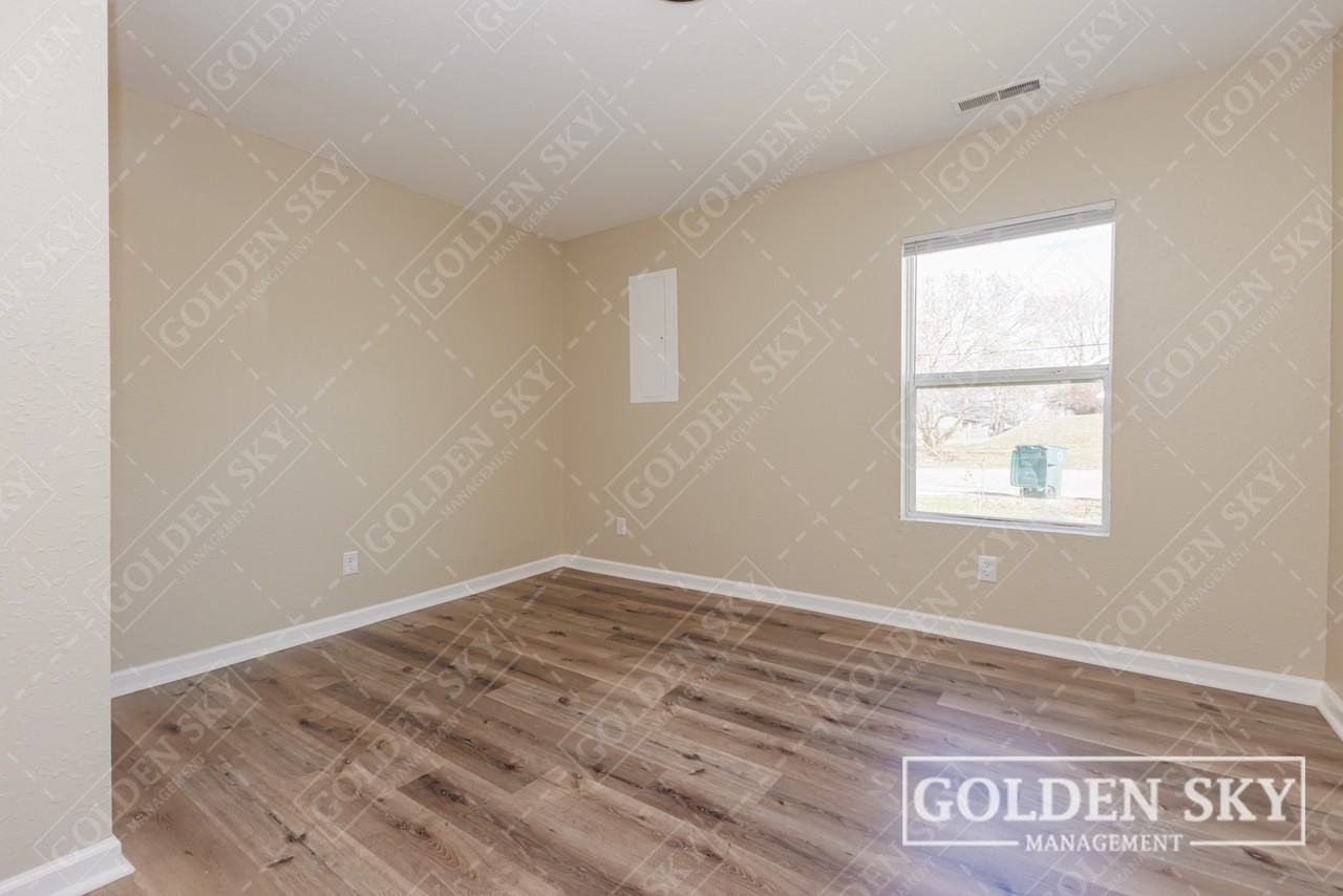 1611 South Gharkey Street - Photo 5 of 10