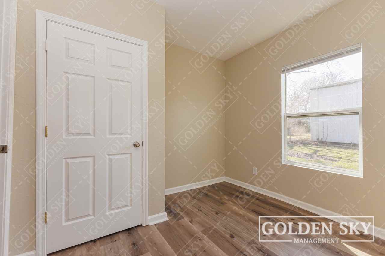 1611 South Gharkey Street - Photo 7 of 10