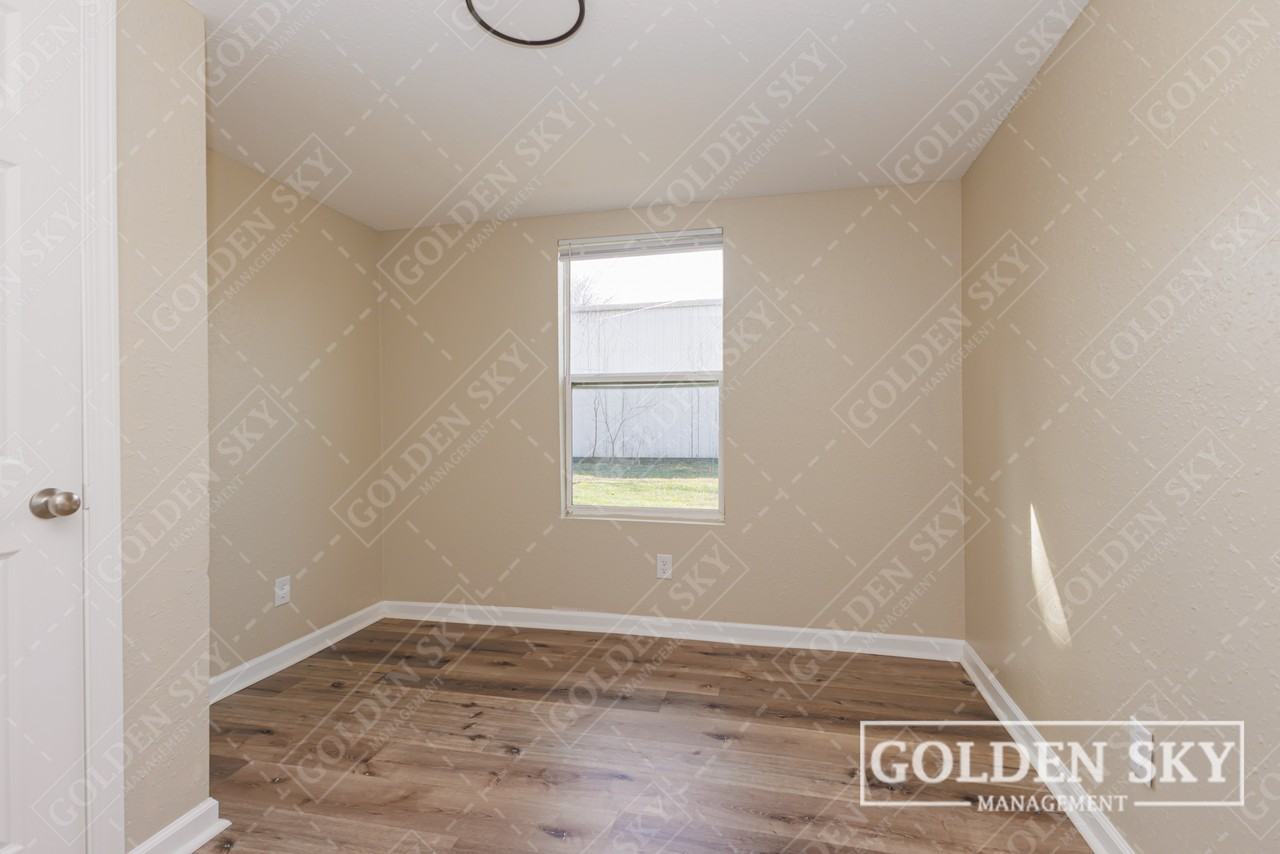 1609 South Gharkey Street - Photo 2 of 8