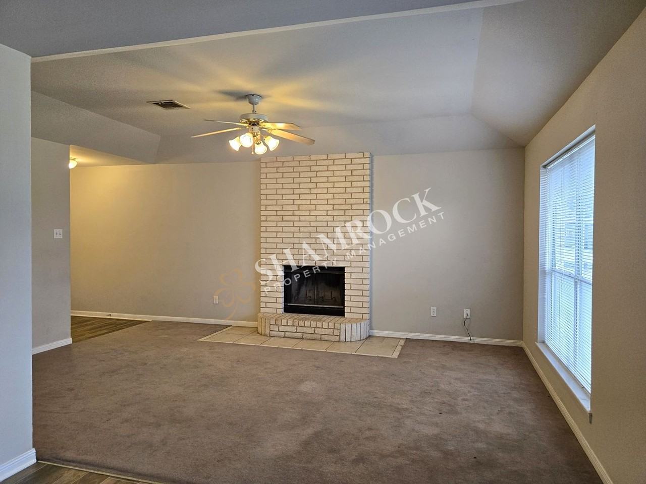 118 Deanna St - Photo 3 of 8