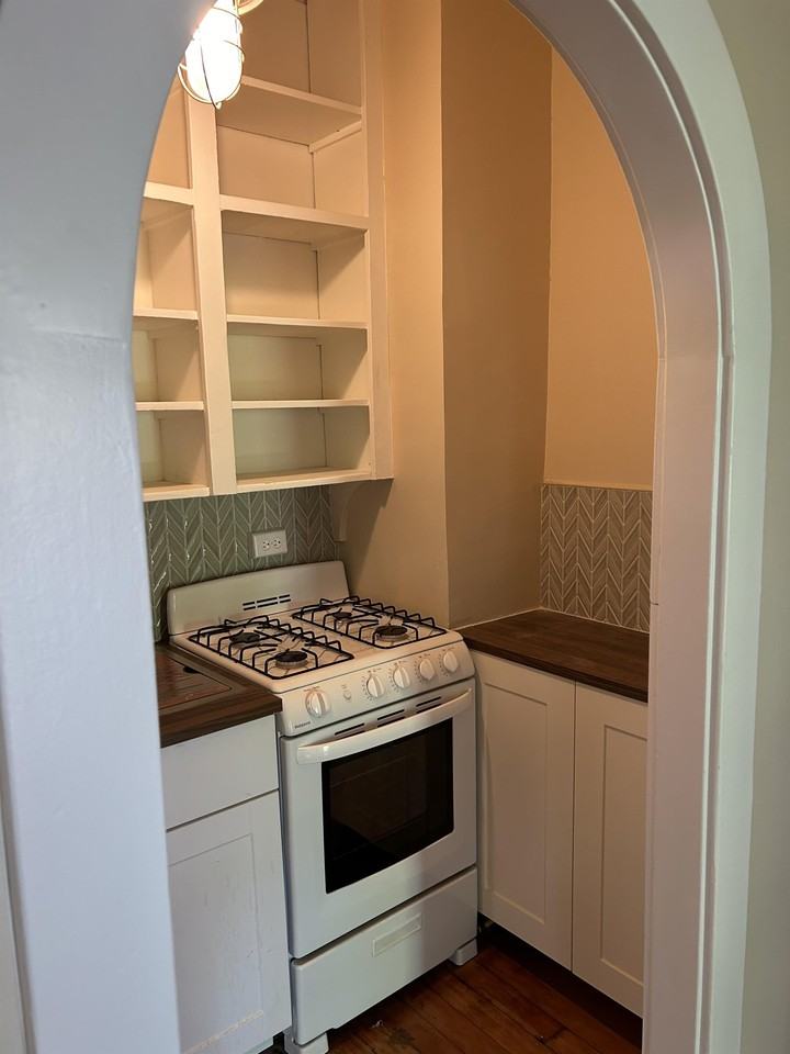 732 Northwest Georgia Avenue - Photo 7 of 9