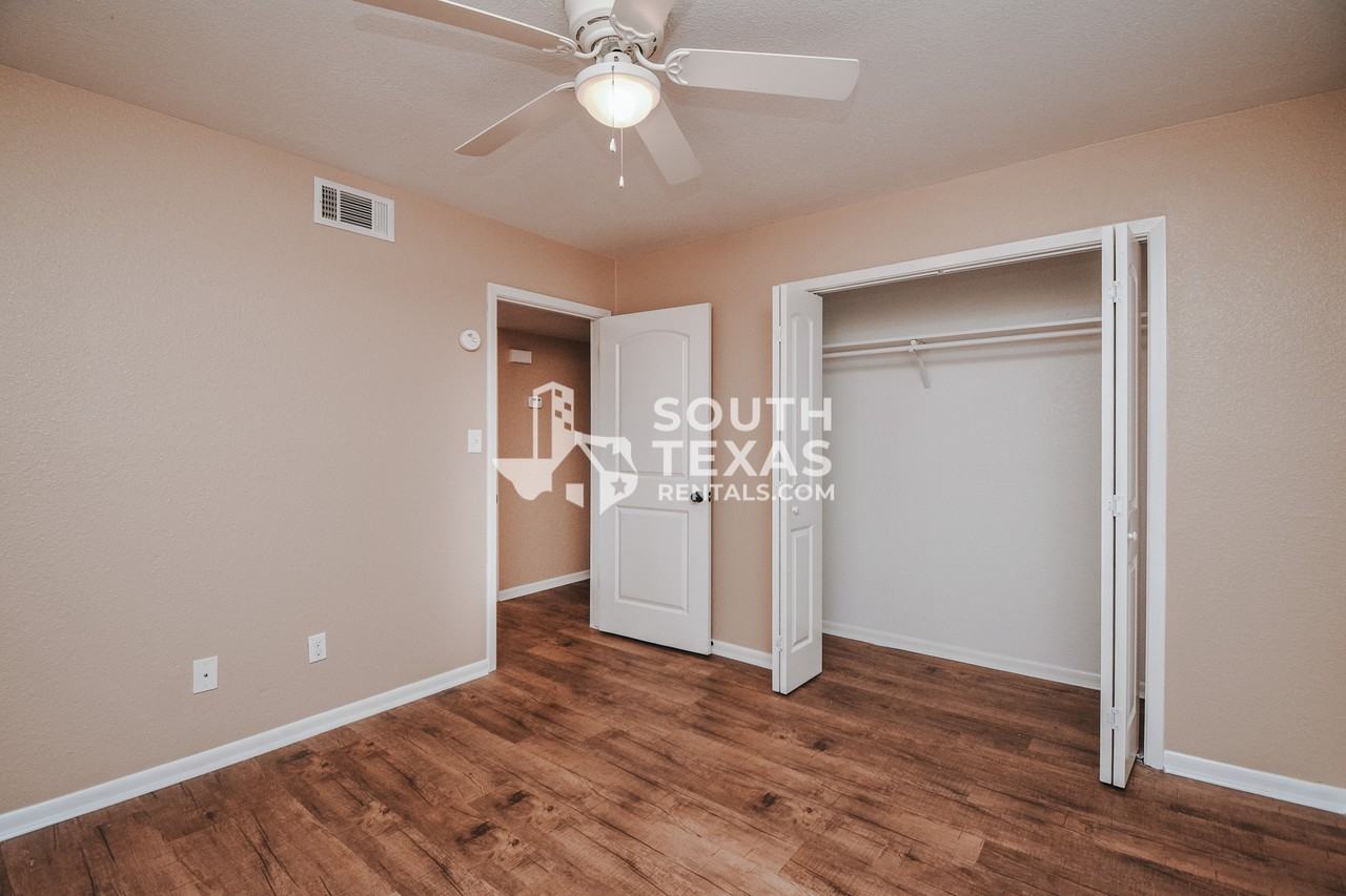 Sherwood Townhomes - Photo 5 of 13