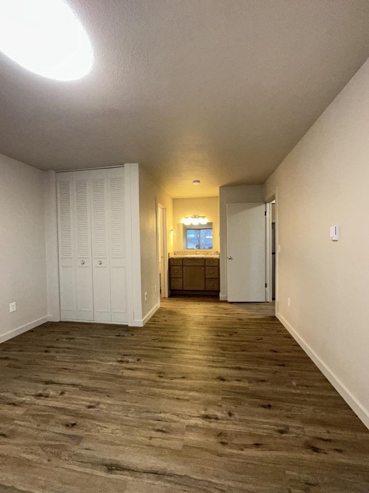 702 Avenue E #12 - Photo 6 of 7