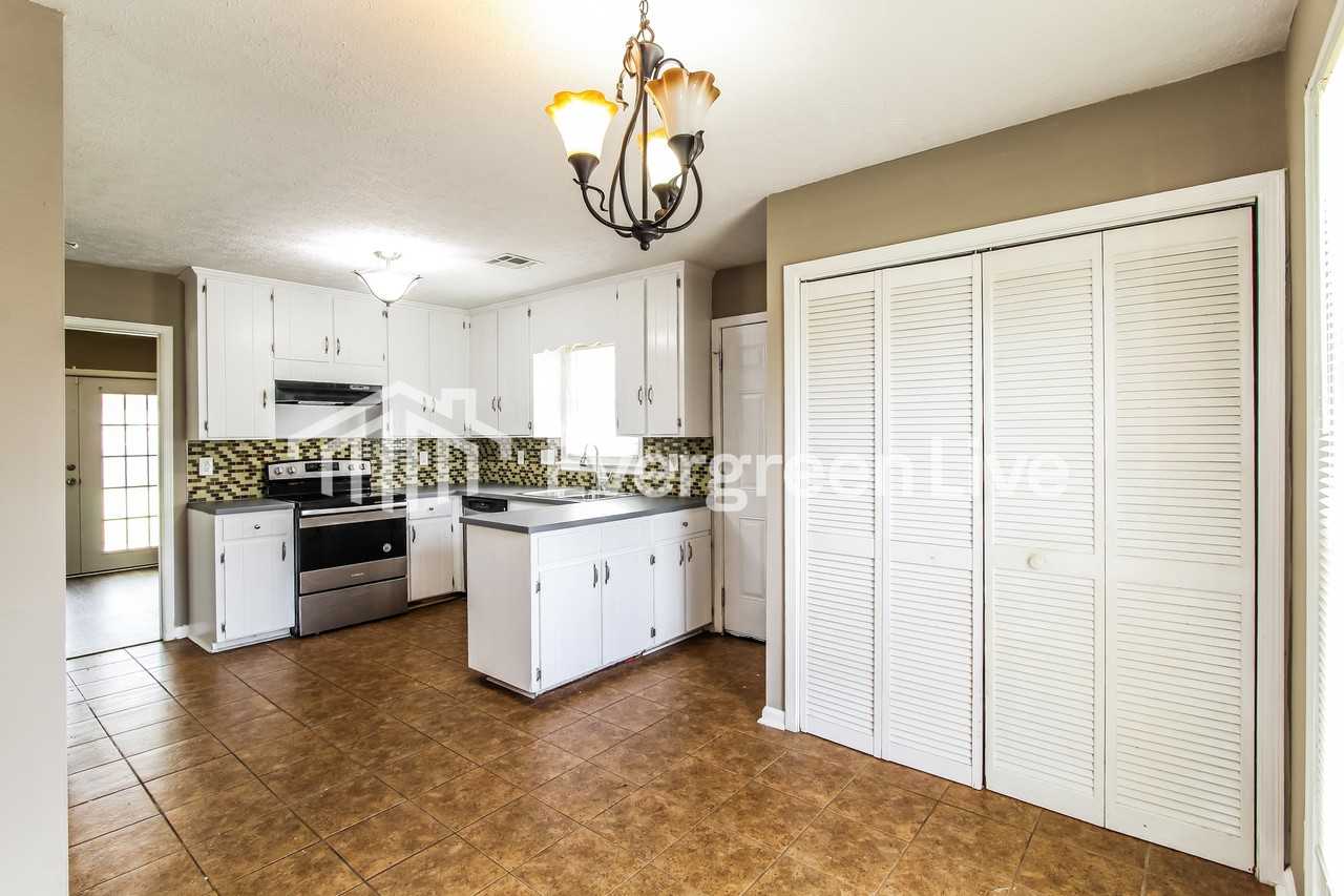 1913 Alderpoint Dr - Photo 4 of 15