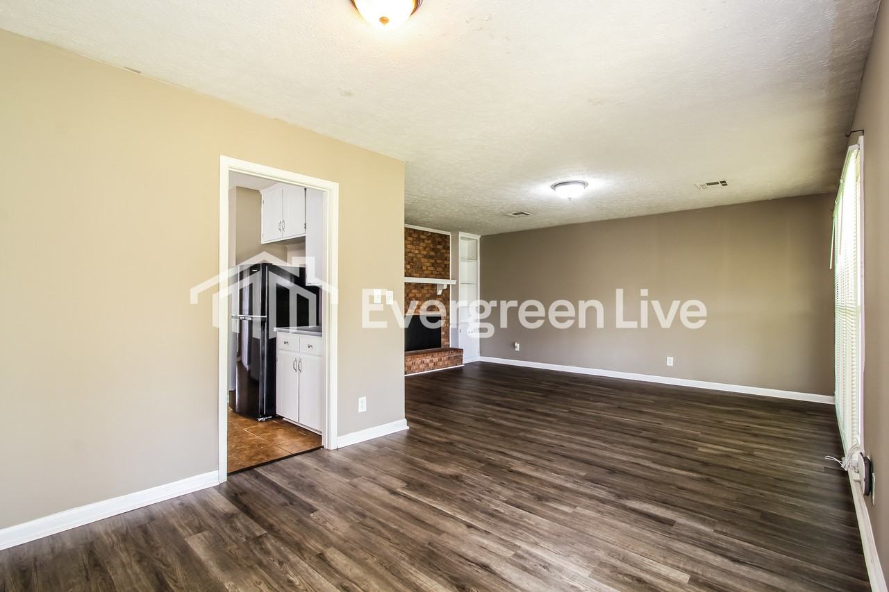 1913 Alderpoint Dr - Photo 5 of 15