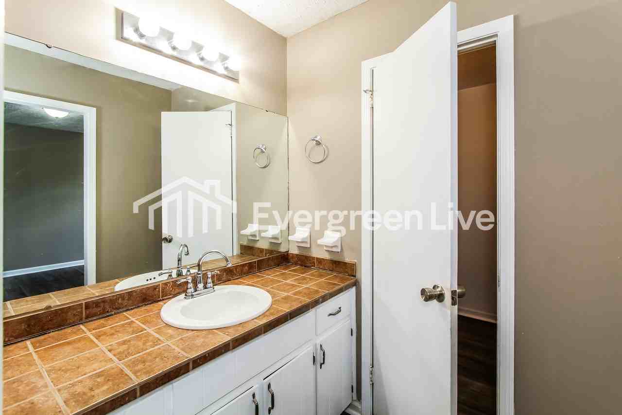 1913 Alderpoint Dr - Photo 7 of 15