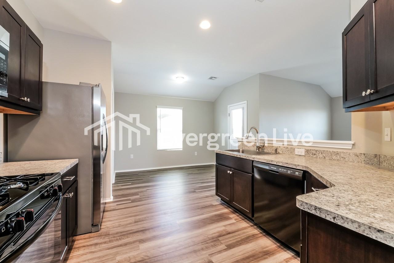 11505 Nw 100th St - Photo 6 of 15