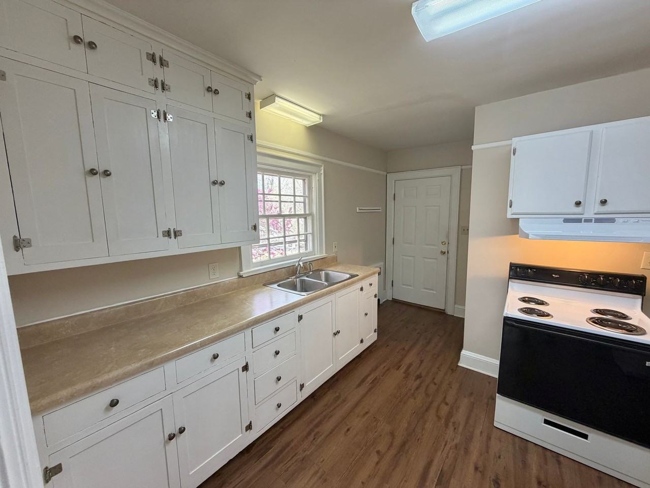 224 Harrill St - Photo 3 of 19