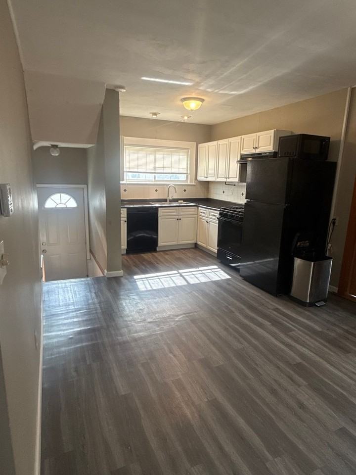 106 Harrington St - Photo 3 of 12